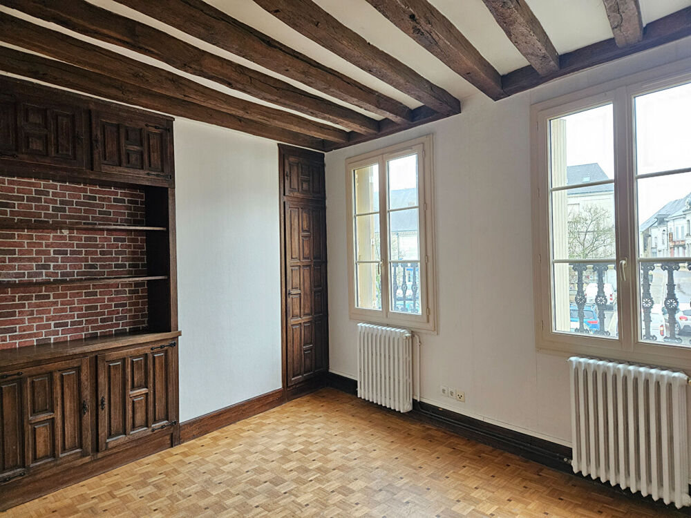Appartement rénové à louer en plein centre ville de Sainte Maure