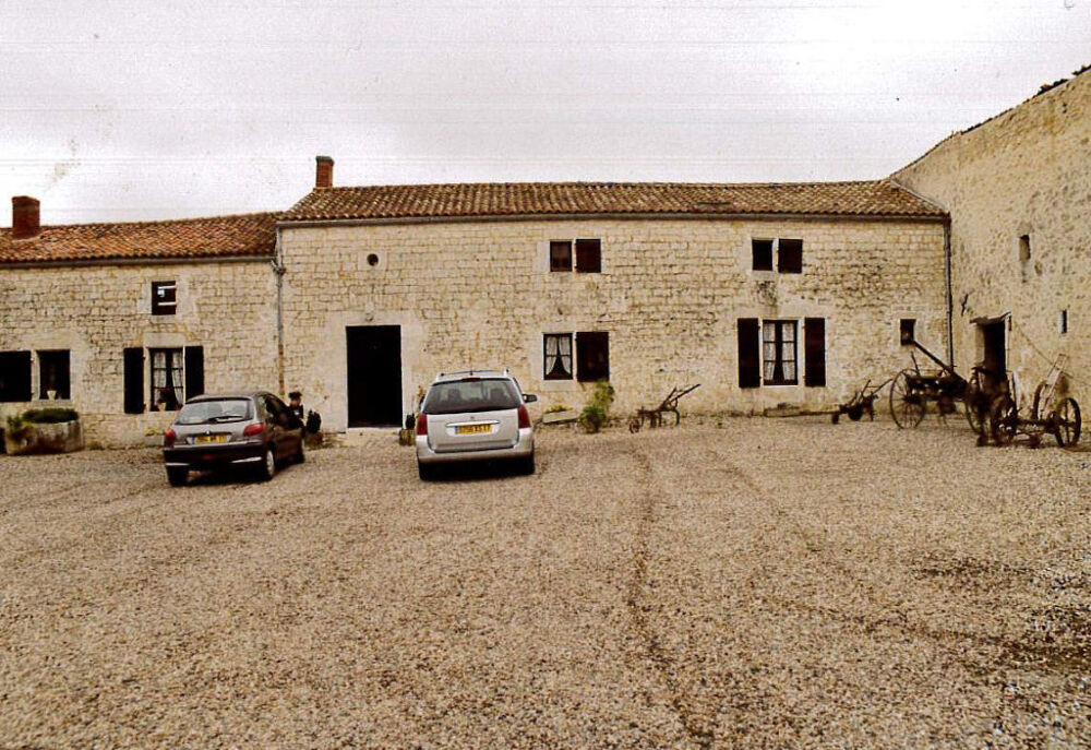 Vente Maison Authentique charentaise  rnover avec 3 chambres d'htes et parc Rochefort