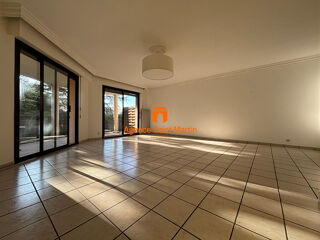  Appartement à louer 4 pièces 127 m²
