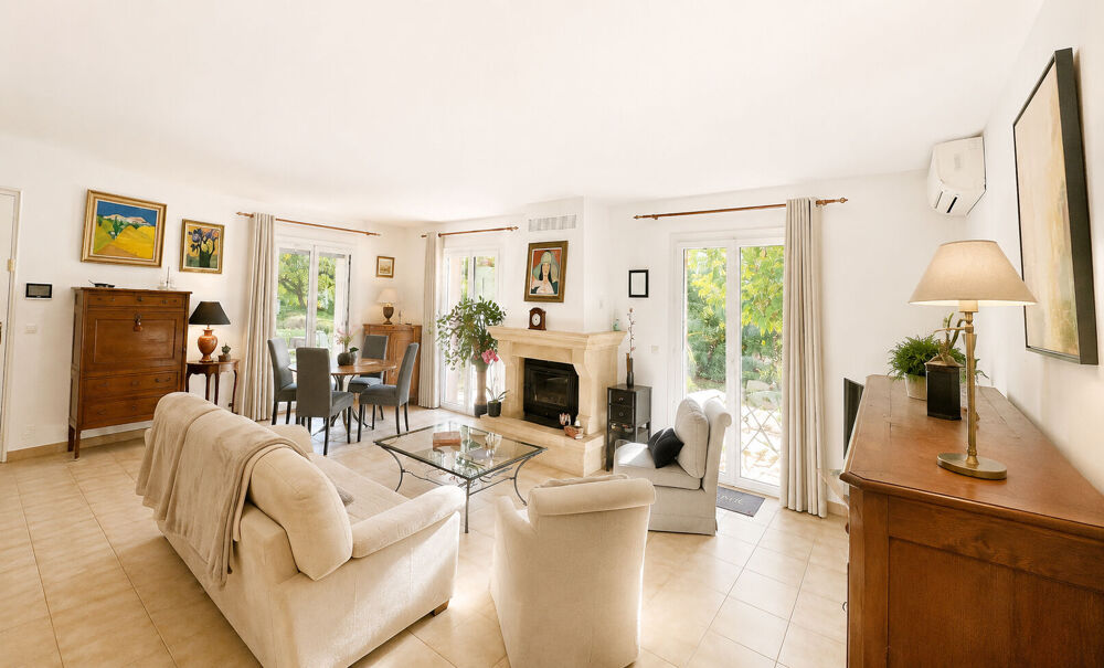 Villa de plain pied, avec piscine, sur un terrain de 1700 m²