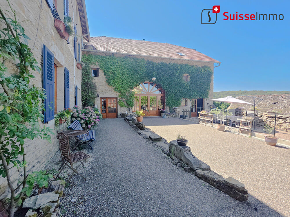 Maison 13 pièces 566 m² · à Colombotte · 566 m² · 579 900 €
