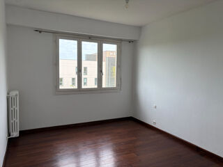  Appartement à louer 3 pièces 95 m²