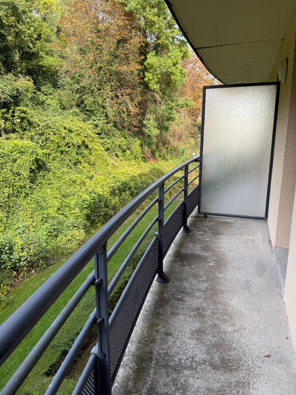 Studio avec balcon et place de parking