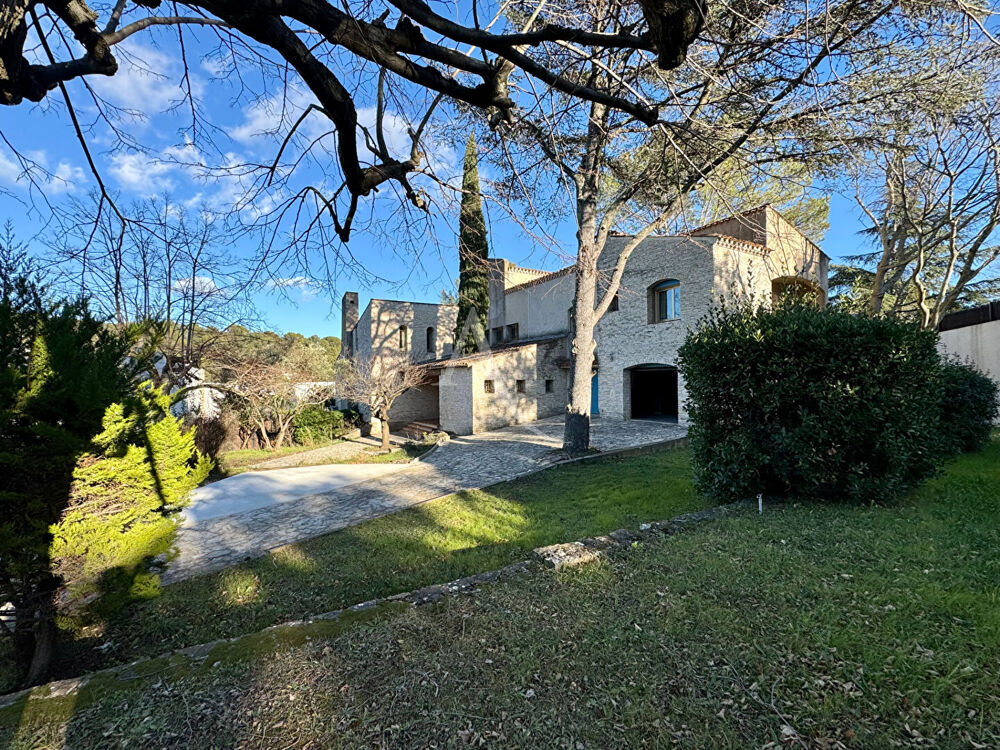 Vente Maison Maison Nimes 9 pièce(s) 435.45 m2 Nimes