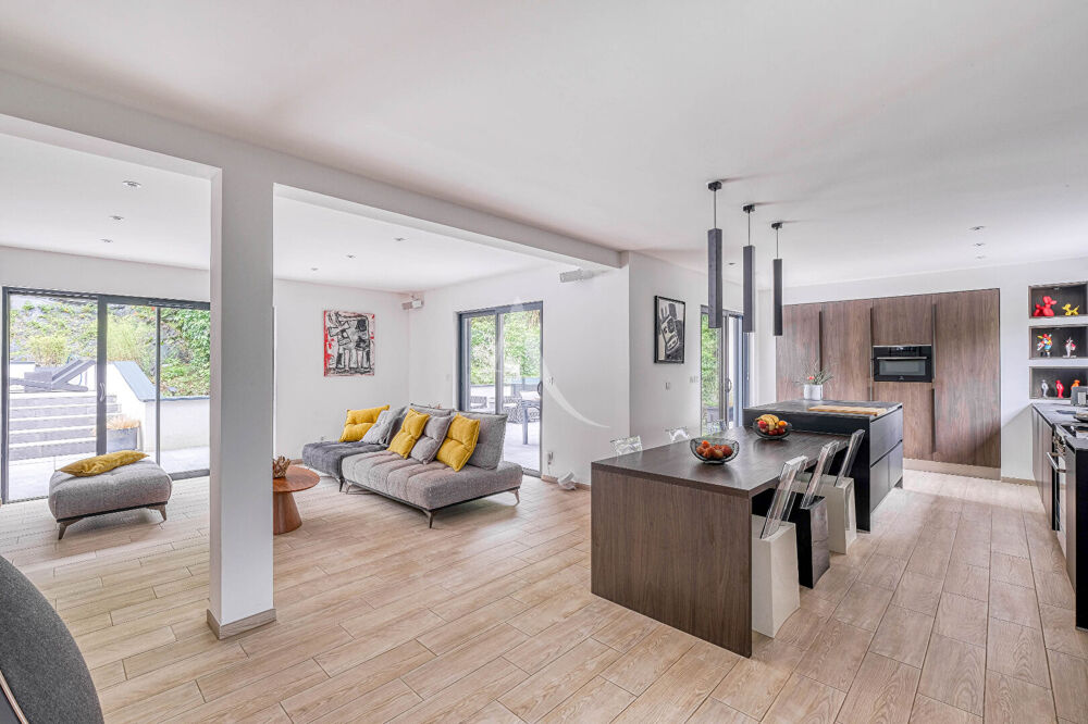Villa d'architecte contemporaine avec piscine - les Coteaux de Chessy - 7 pièces - 175 m2