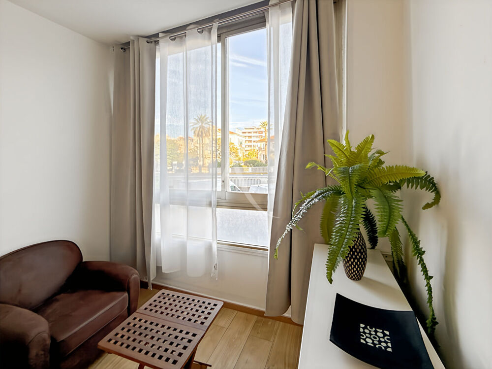 CANNES, banane, studio meublé 27 m² + loggia 4 m² climatisé