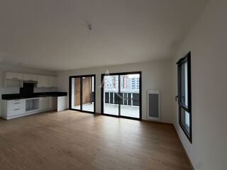  Appartement à louer 3 pièces 82 m²