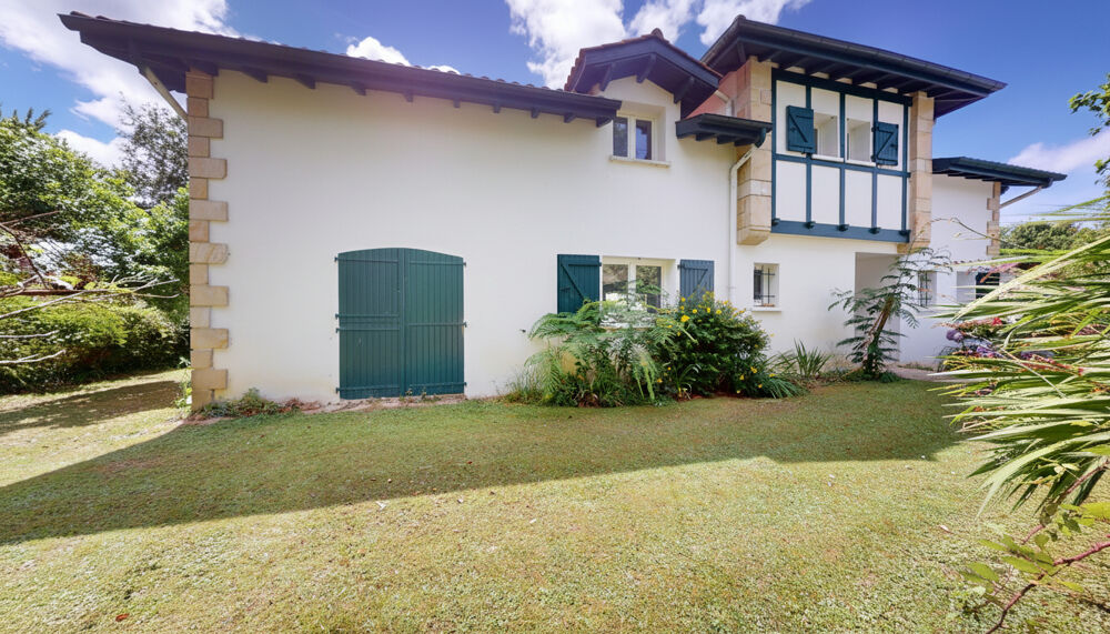 MENDIRA - Maison d'architecte à Arbonne avec vue montagnes