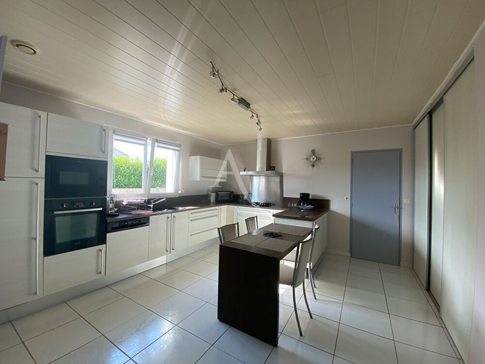 Maison Villeneuve En Retz 5 pièce(s) 131 m2
