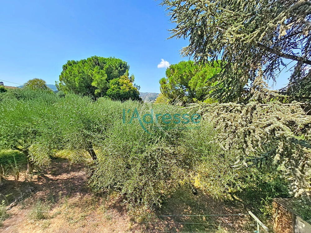 Maison individuelle à fort potentiel 150M² sur 1321 M² de terrain à Pégomas