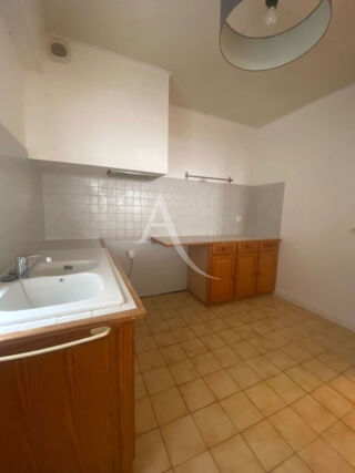  Appartement à louer 3 pièces 98 m²