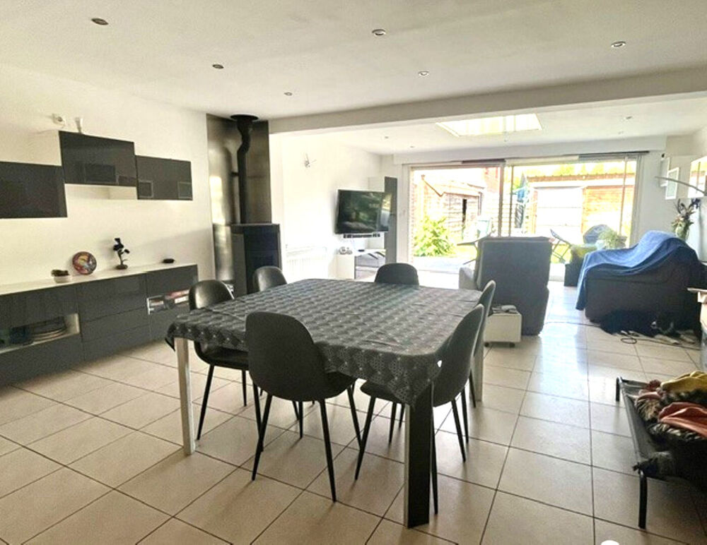 Belle maison de lotissement avec jardin et garage