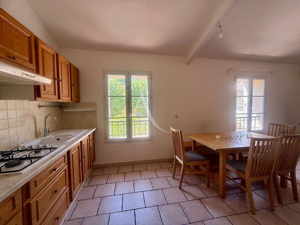 TYPE 4/5 AU COEUR DU VILLAGE DE GINASSERVIS PROCHE PARKING ET COMMODITES