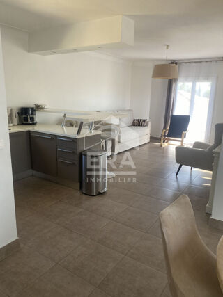  Appartement à louer 3 pièces 80 m²