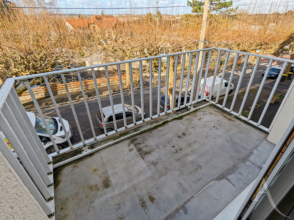 SAINTE GENEVIEVE DES BOIS : appartement F1 (26 m²) en location