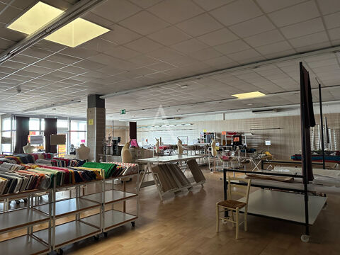 &Agrave; LOUER,  LOCAL COMMERCIAL 318 m&sup2;  ZONE COMMERCIALE DES 4 &Acirc;NES  Rochefort 2800 17300 Rochefort