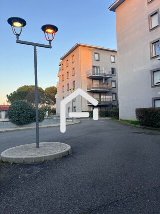  Parking / Garage à louer 1 pièce 