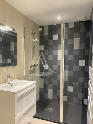  Appartement à louer 3 pièces 71 m²