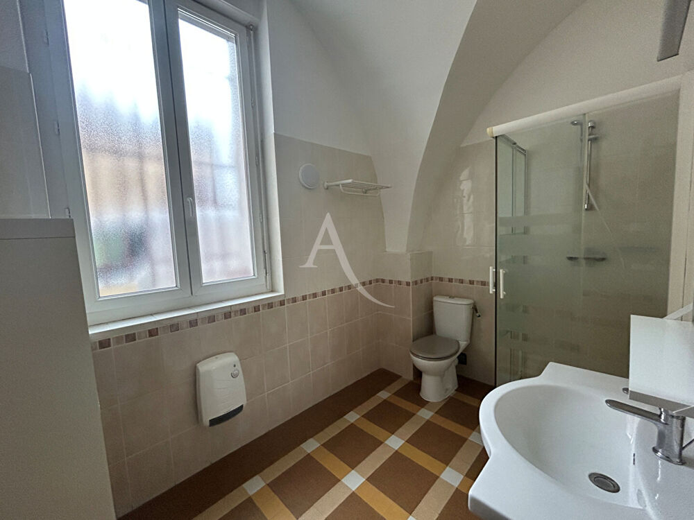 Location Appartement BEZOUCE - Dans résidence fermée et sécurisée P2 rénové d'env. 50 m² en RDC donnant sur cour, composé ... Bezouce