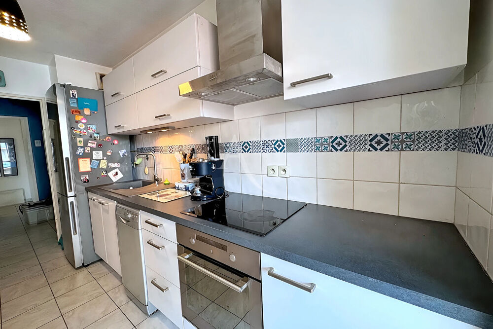 Vente Appartement PERPIGNAN SUD À VENDRE APPARTEMENT T3 AVEC GRANDE TERRASSE ET 2 PLACES DE PARKING EN S/SOL Perpignan
