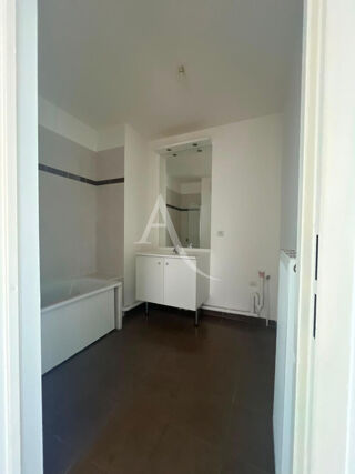  Appartement à louer 3 pièces 56 m²