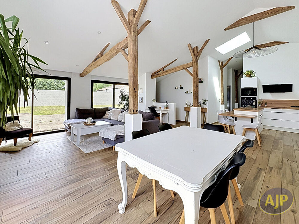 Vente Maison Grange rénovée 144,07 m² sur terrain d'environ 804 m² Challans
