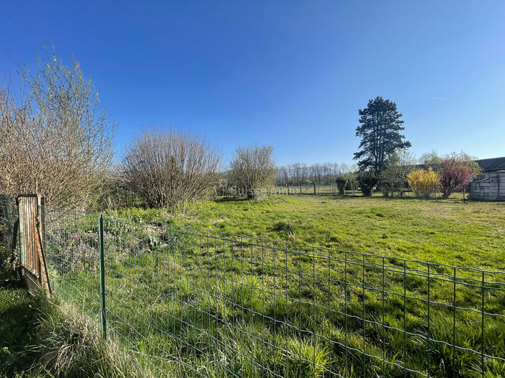 Maison à rénover sur 10 ares de terrain clos et arboré