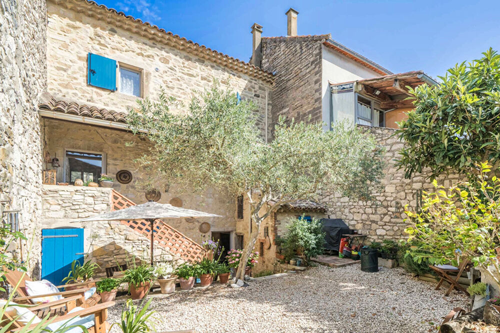 Charmante maison de village en pierre avec cour privée
