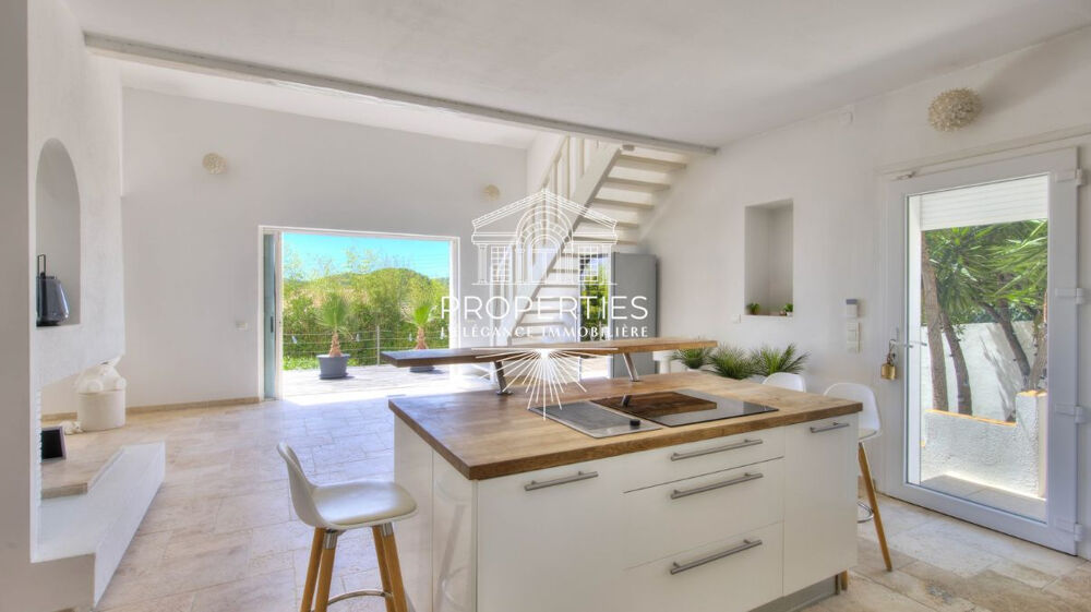 BORMES - LE PIN - MAISON DE 143m² - GARAGE - DEPENDANCE - PISCINE