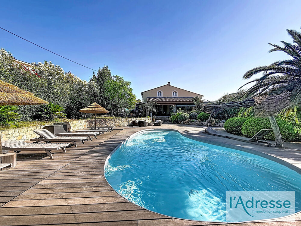Propriété de caractère - 234 m² + 105 m² de volumes complémentaires dont un T2 indépendant - Piscine - Terrain 2600 m²