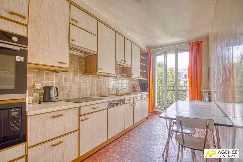 Vente Appartement Versailles Avenue de Paris appartement 5 pièces 125.17 m² carrez situé au 4ème étage avec ascenseur, cave, parking + box en opti Versailles