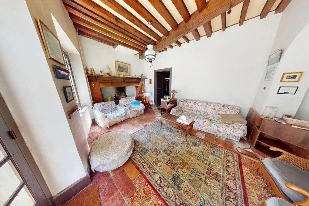 Vente Maison Maison de caractère à rénover. Centre-bourg 330,31 m² habitables sur 17 958 m² de terrain Villeneuve de marsan
