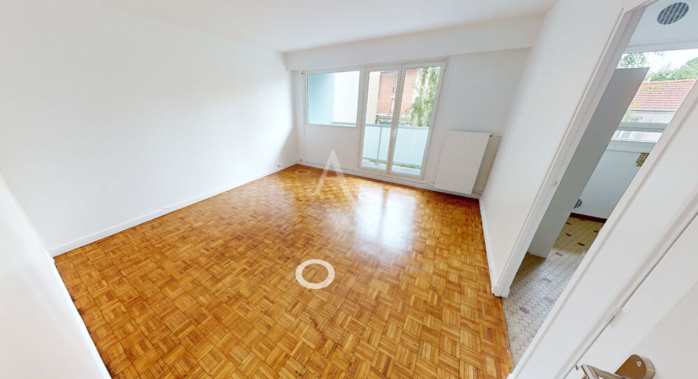 Location Appartement Studio vide et lumineux 29,71m² Kremlin Bicêtre ligne 7 et 14 du métro Le kremlin bicetre