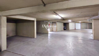  Parking / Garage  vendre 