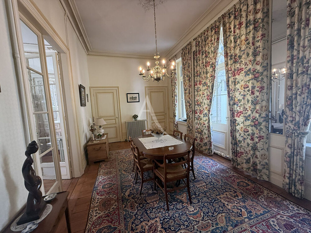 Maison de maître de 342 m² et son parc arboré de plus d' un hectare