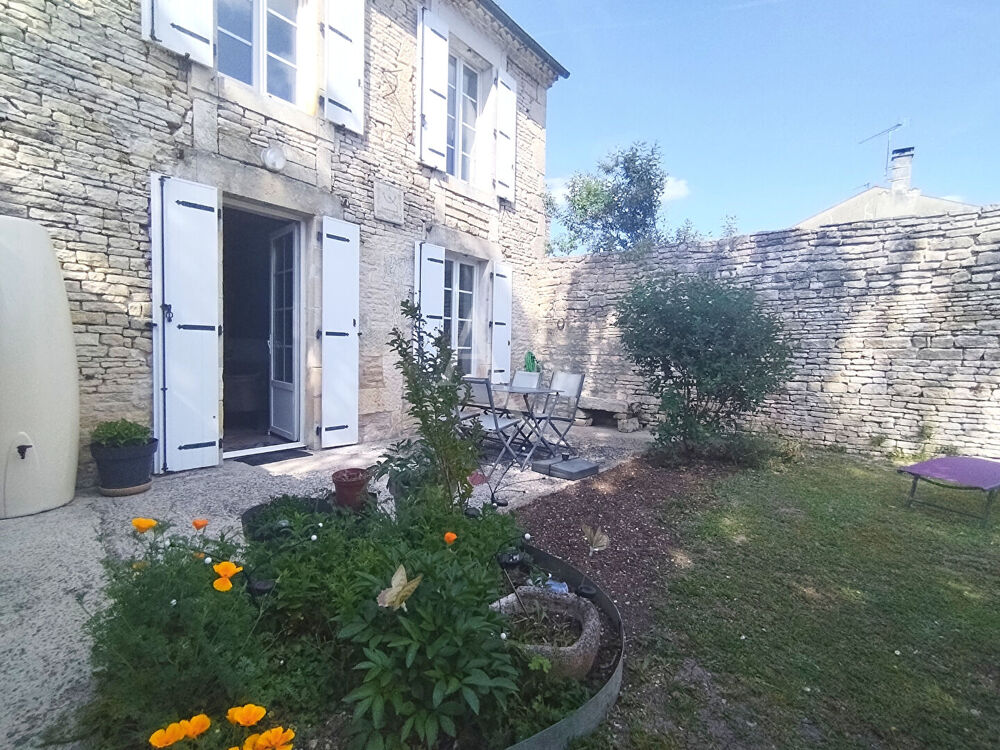 Maison Asnières La Giraud 157 m², jardin et dépendances