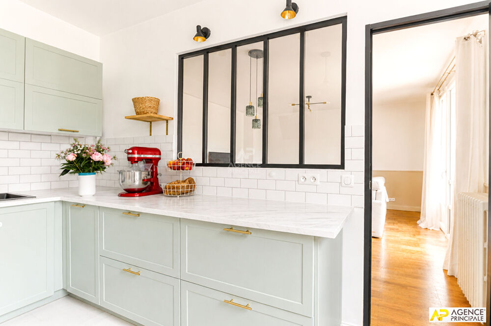 Vente Appartement Versailles Glatigny  Appartement 3P  68 m² carrez situé au rez-de-chaussée surelevé avec  balcon, cave et box Versailles
