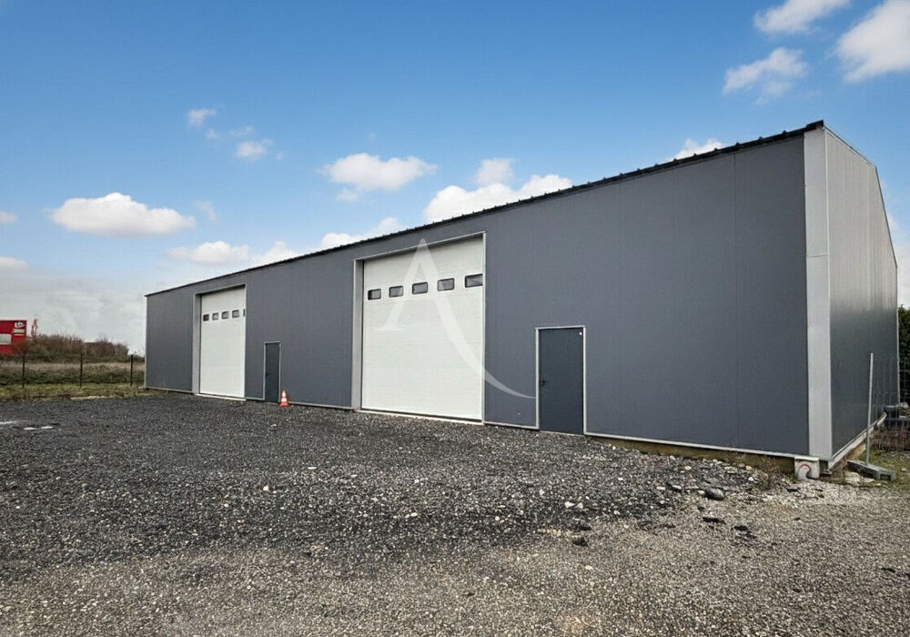   LOCAL / DEPOT  220m²  Z.A. DE CROIX FORT à SAINT-CHRISTOPHE 