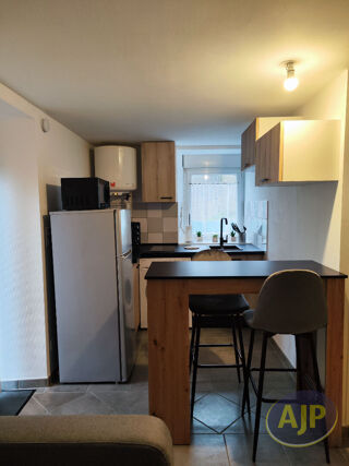 Location Appartement Studio meublé - COMBRÉE Combree