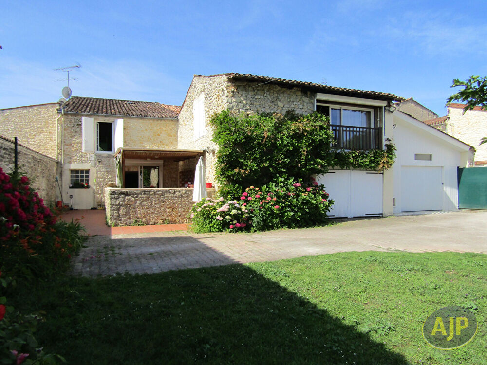 Maison de charme 315m2 avec piscine !