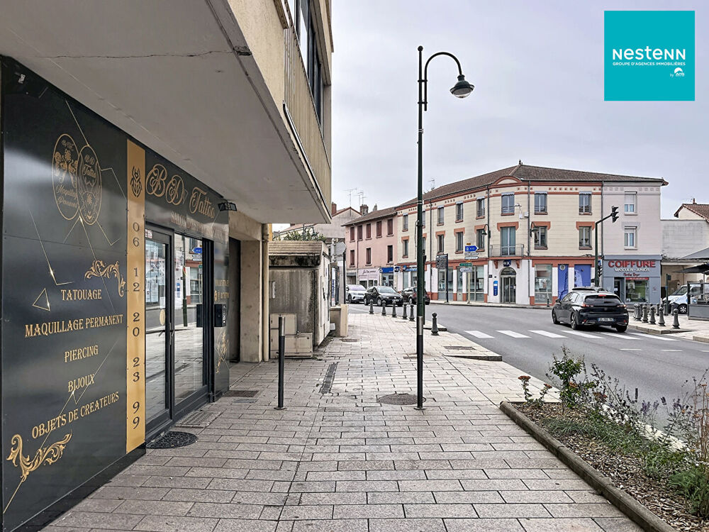   MONTROND-LES-BAINS ? LOCAL COMMERCIAL OU PROFESSIONNEL ? EMPLACEMENT STRATÉGIQUE ! Montrond les bains