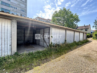  Parking / Garage à louer 10 m²