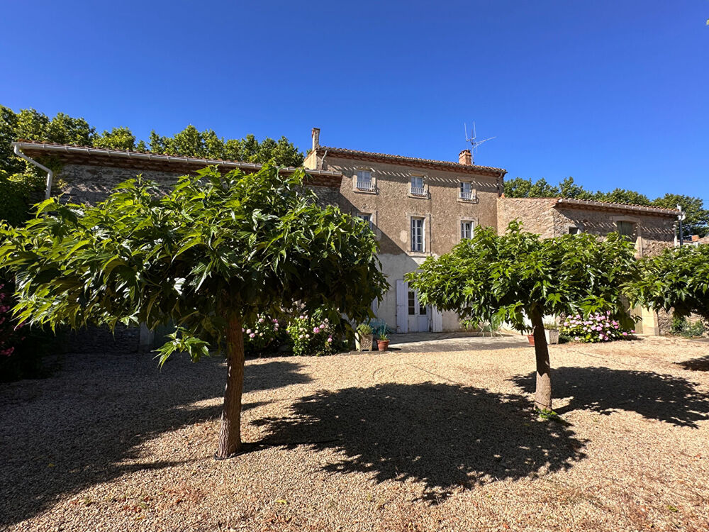 Maison de maître avec piscine, jardin et granges