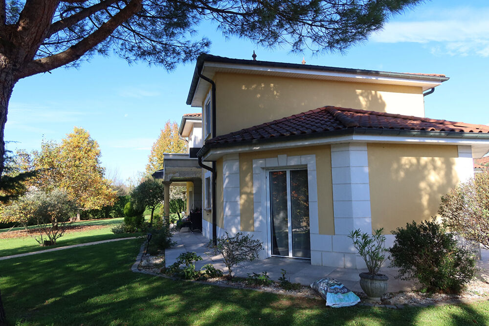 Vente Maison Maison d'architecte Besancon 6 pièce(s) 220 m2 Besancon