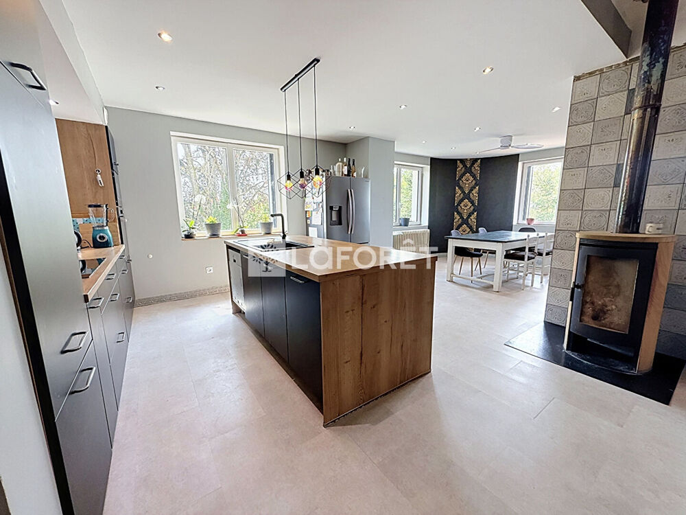 Maison Polliat 10 pièces 300 m2