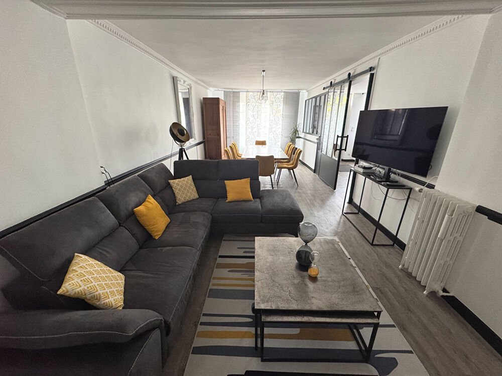 À VENDRE ! MAISON DE VILLE SPACIEUSE À 15 MINUTES DE VERNEUIL SUR AVRE AVEC COUR