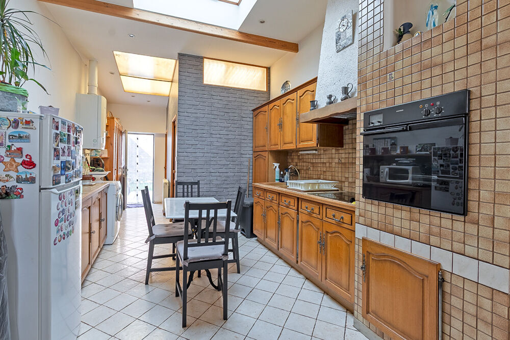 MAISON 1930 AVEC JARDIN DE VILLE PROCHE GARE
