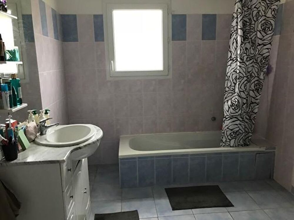 Location Maison Loue Cras maison T4 récente de plain pied sur terrain clos Cras sur reyssouze