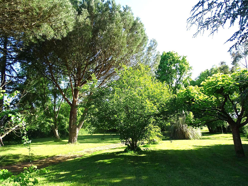 Maison St Front De Pradoux 9 pièce(s) 220 m2 avec piscine