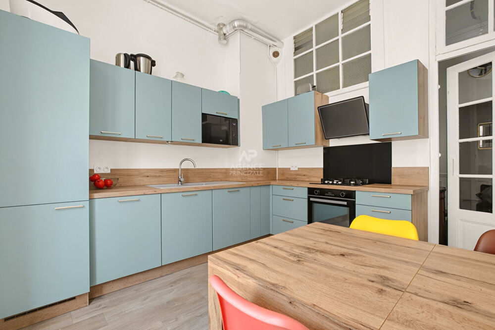 Vente Appartement Versailles Notre-Dame Appartement 6 pièces 154 m² carrez situé au 1er étage avec terrasse (unique), chambre de service de 13 m² Versailles
